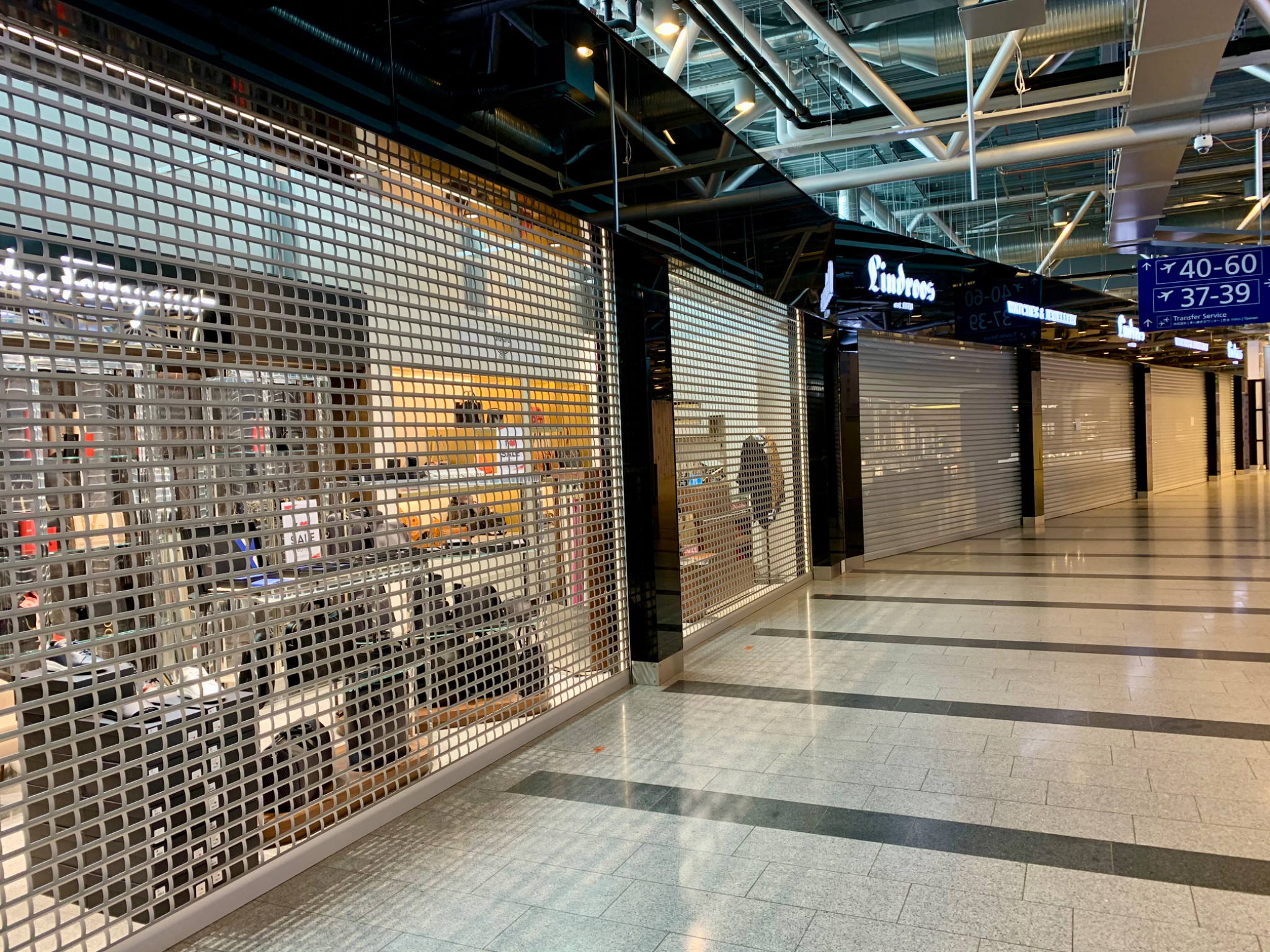 Airport stores shuttered